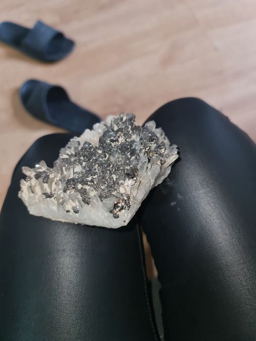 Скъпоценни и полускъпоценни камъчета.