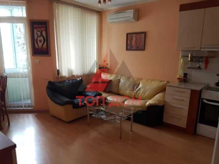 Дава се под наем Тристаен апартамент в Варна, Победа - 87 кв.м за 459 € - Снимка #1