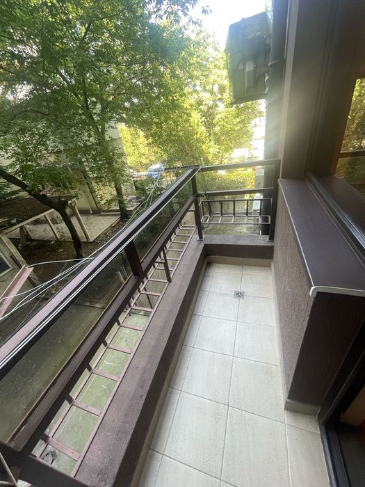 Тристаен апартамент  в центъра на Бургас