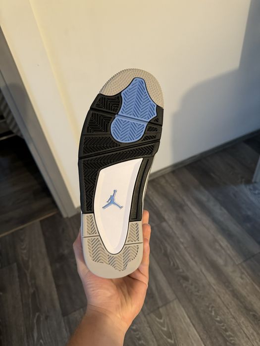 Jordan 4 Retro University Blue