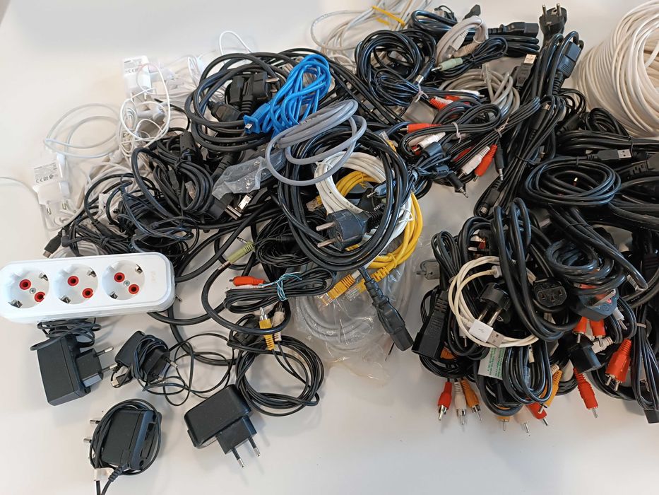 Cabluri IT / Audio / Video  (USB, VGA, DVI, SATA, alimentare)