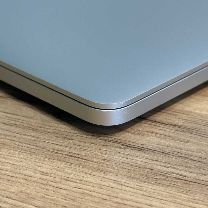 MacBook Pro 16 i9 2.4GHz SSD 1TB RAM 64GB DDR4 AMD Radeon Pro 5500M Silver - GARANTIE 12 LUNI | TrueGSM