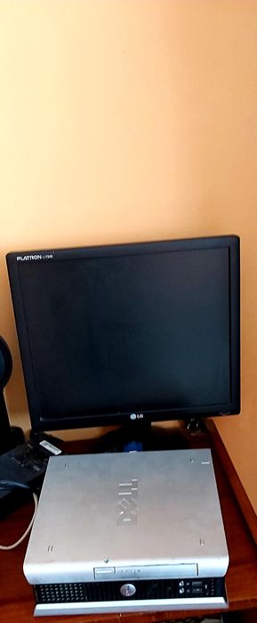 Компютър и монитор