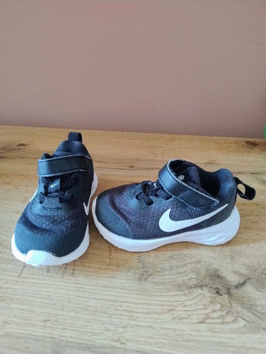 Маратонки Nike revolution 6