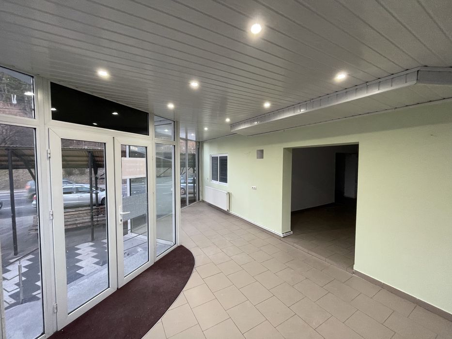 Spațiu comercial central Comănești gara autobuze