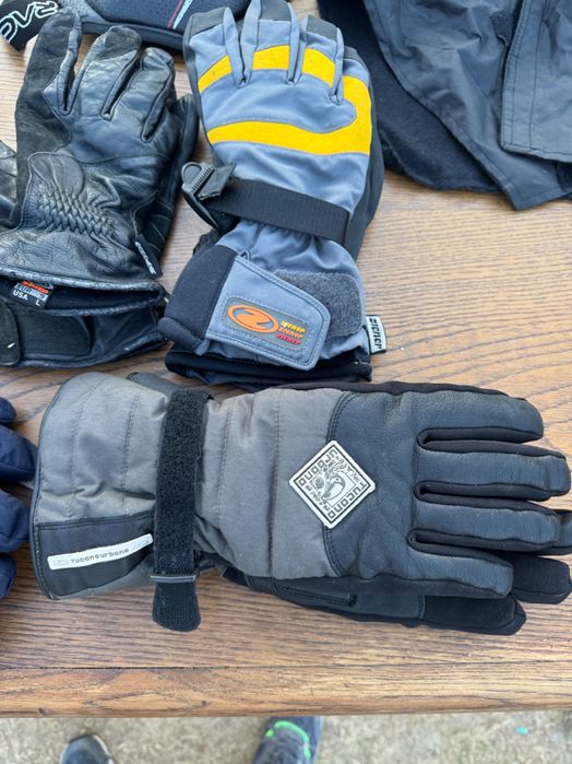 8 perechi Mănuși Moto plus 2 protecții coloana