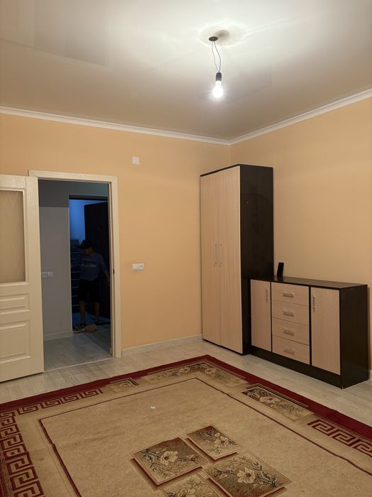 16-43/1 екі бөлмелі пәтер сатылады.