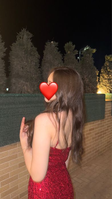 Красное вечернее платье