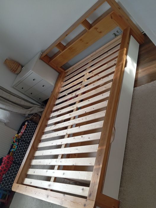 Pat matrimonial de lemn stare impecabila