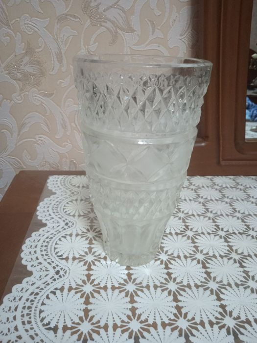 Вазы в ассортименте.