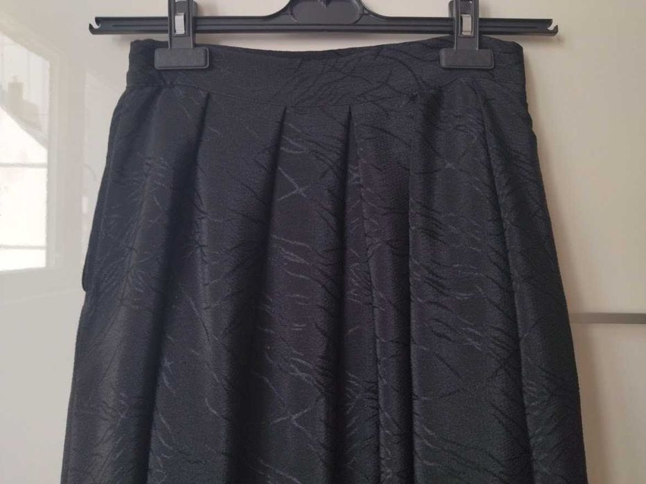 Черна копринена пола, размер M