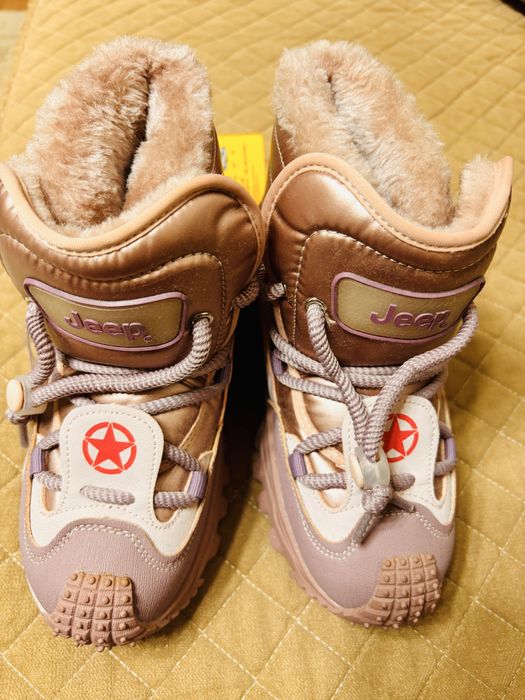 Продам детские ботинки зима