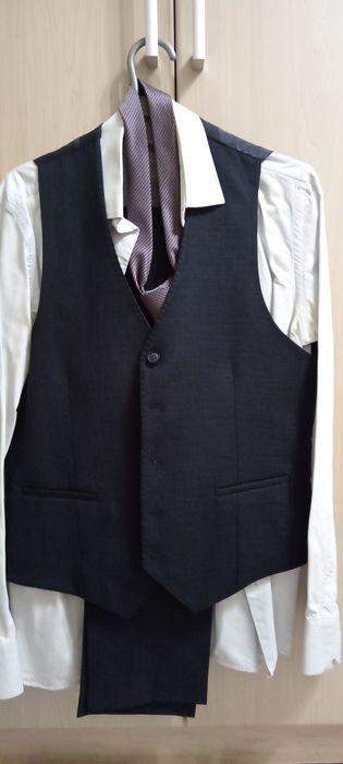 Продам костюм тройка