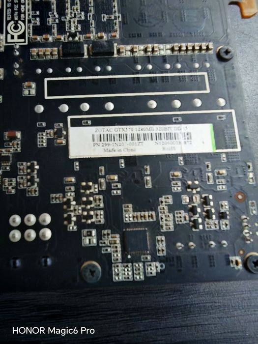 Vând placă video Zotac 570 Ddr5