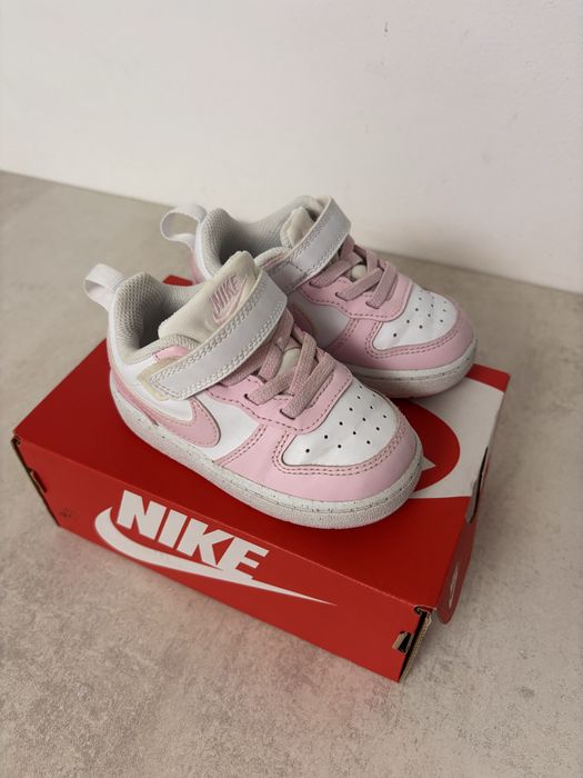 Adidasi Nike marimea 21.5 in stare foarte buna