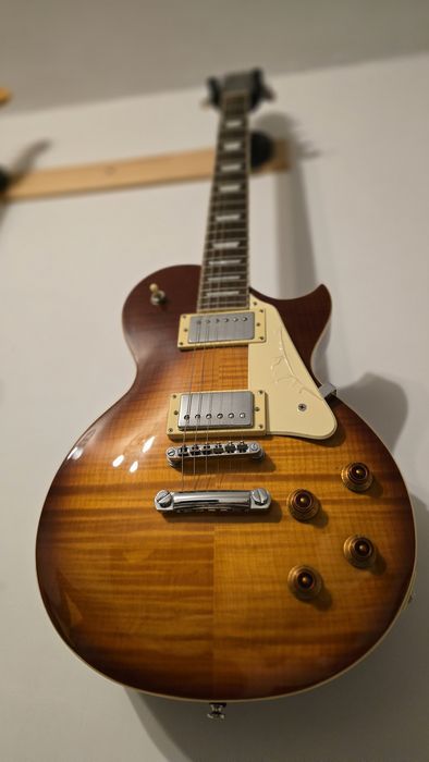 Китара Les Paul Career