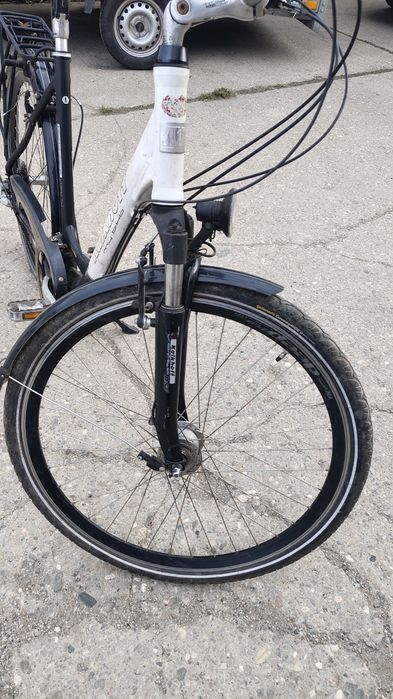 Bicicleta Kalkhoff roți 28. Dinam în roata fata. Full Shimano.
