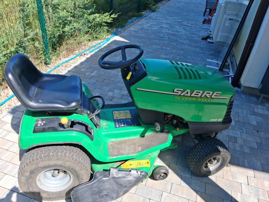 Vând tractoraș de tuns iarbă
