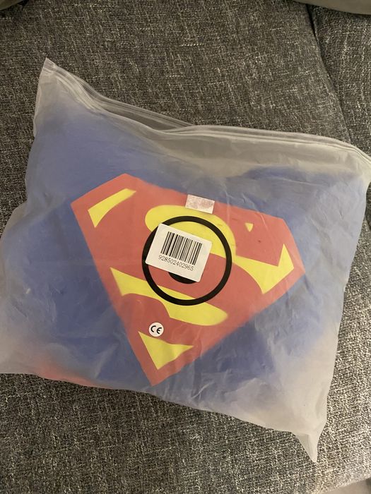 Vând costume copii cu predare personala in Bucuresti– Superman și ren, mărimea 4–5 ani