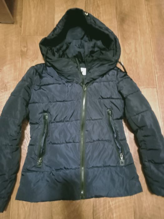 Продам женские куртки