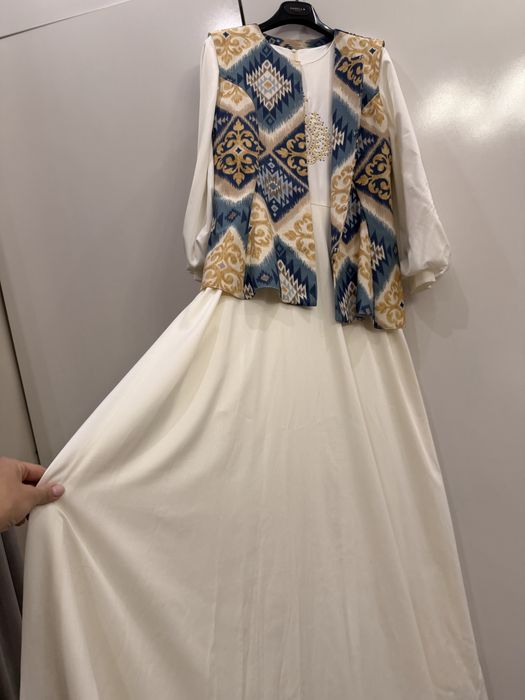 Продам платье с камзолом