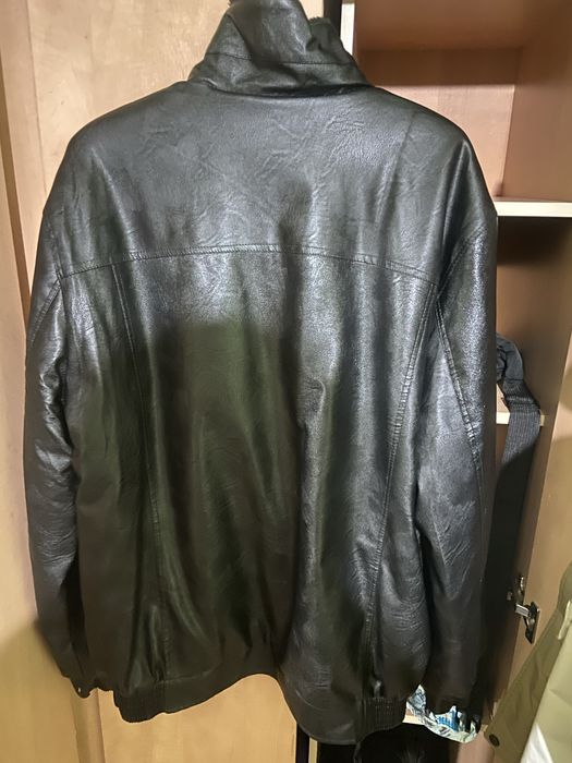 Продам теплую коженую куртку