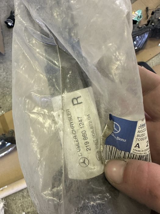 Mercedes W219 cls ОЕМ пръскалки за фарове Нови