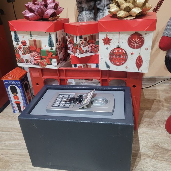 Метален сейф     .