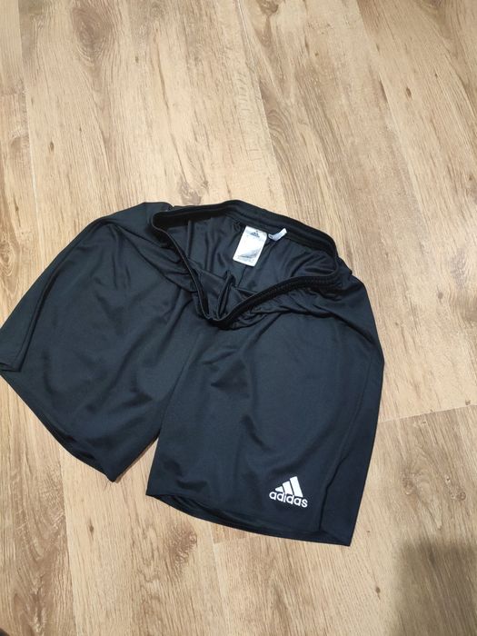 Pantaloni scurți Adidas mărimea L