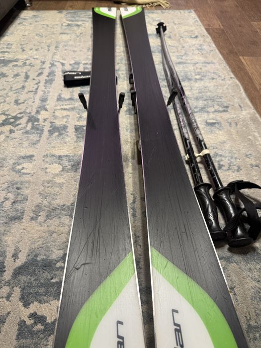 Продам комплект. Лыжи и ботинки.