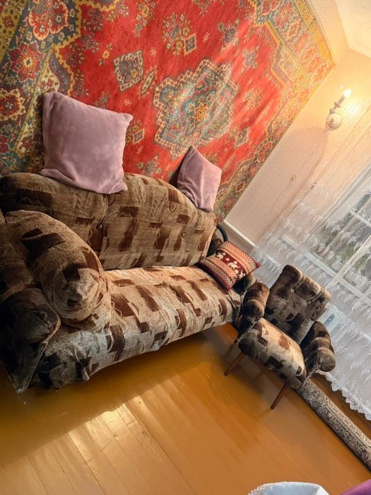 Продам диван и два кресла