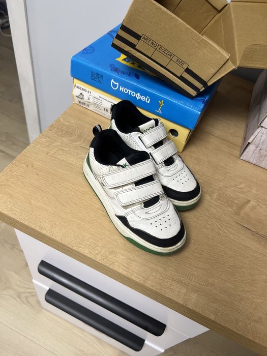 Продам детскую обувь.