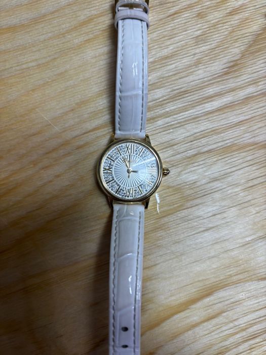 Часы женская белая