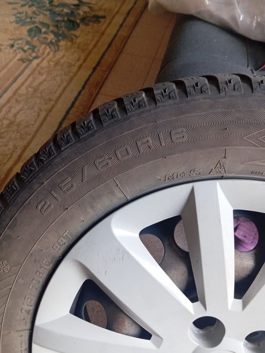 Продам резину 215/60/r16