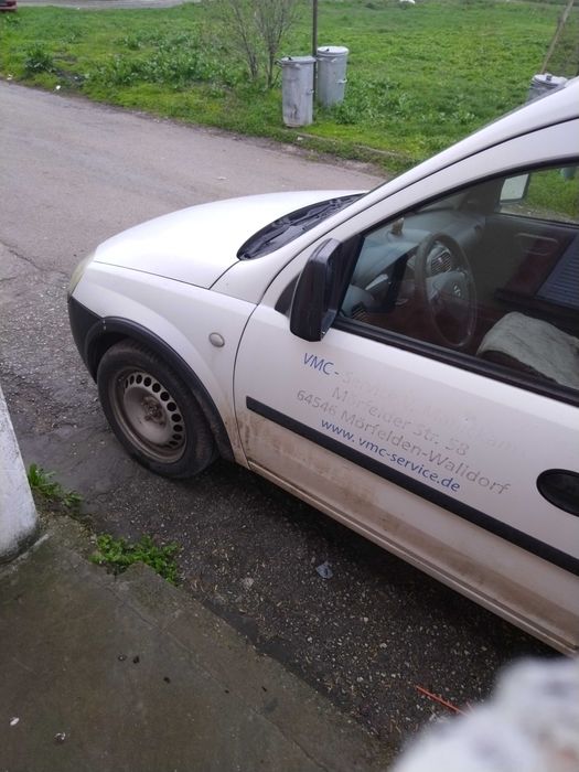 Продава се на части