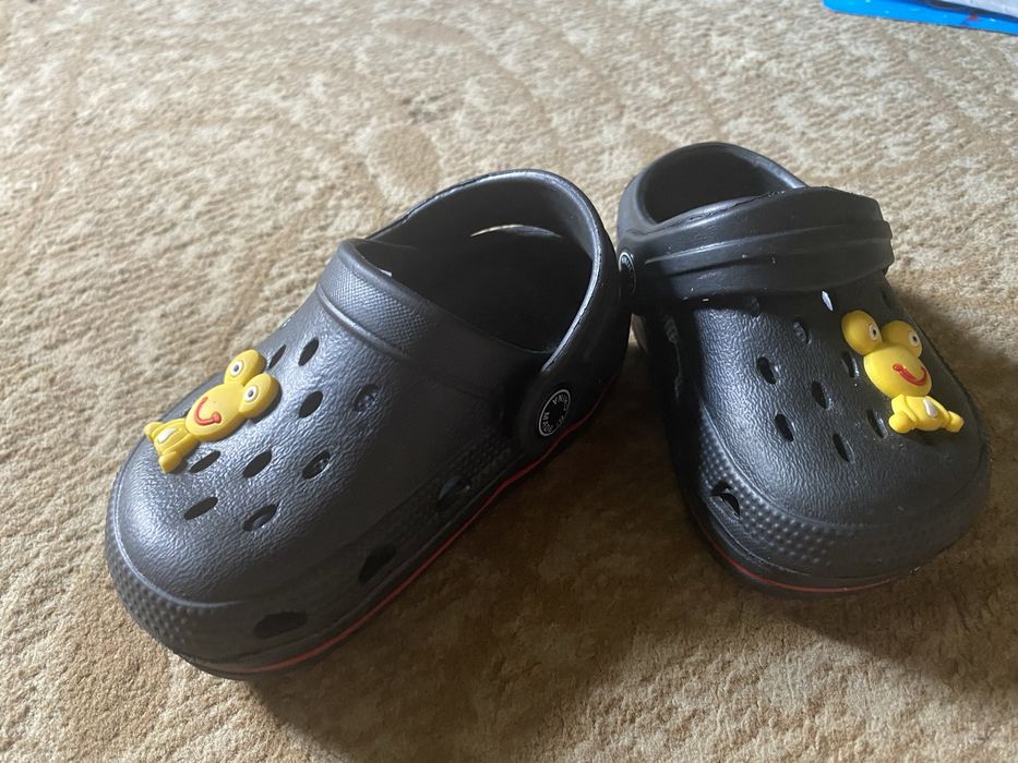 Продам детские кроксы