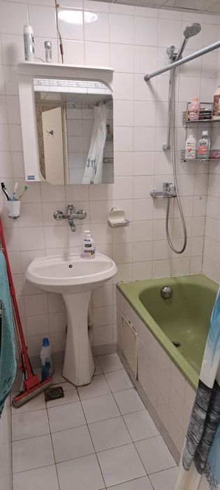 Тристаен апартаммент на 7мин пешеходно от център.