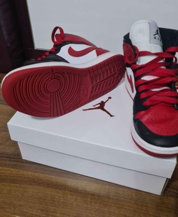 Pantofi sport Nike Air Jordan 1 Mid