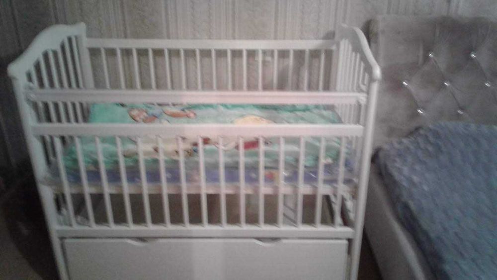 Продам детскую кроватку