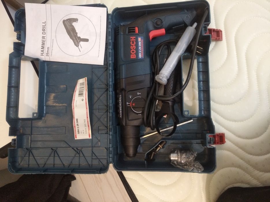 Профессиональный перфоратор оригинал новый не пользовался