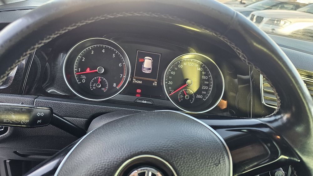 Vând Volkswagen Golf VII – Ediție CUP
