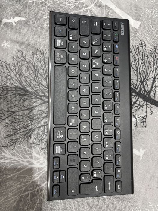 Ултратънка безжична Bluetooth клавиатура Arteck HB086 (метален гръб)