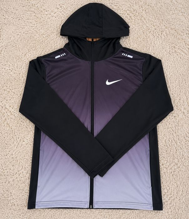Bluze model sport Nike , 2 modele disponibile , marimi M/L