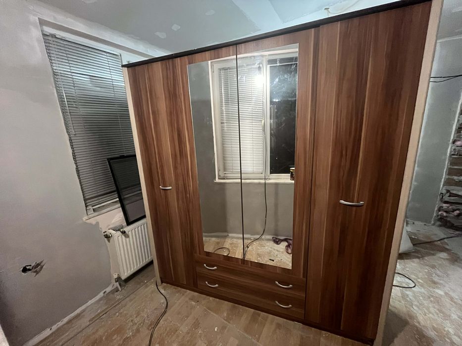 Четирикрилен гардероб