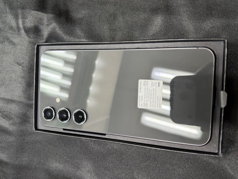 Samsung S24 Fe 256 гб ( гШымкент пр Республики 40/34) Лот: 990/785