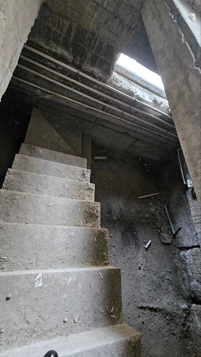 Квартира подвали билан сотилади