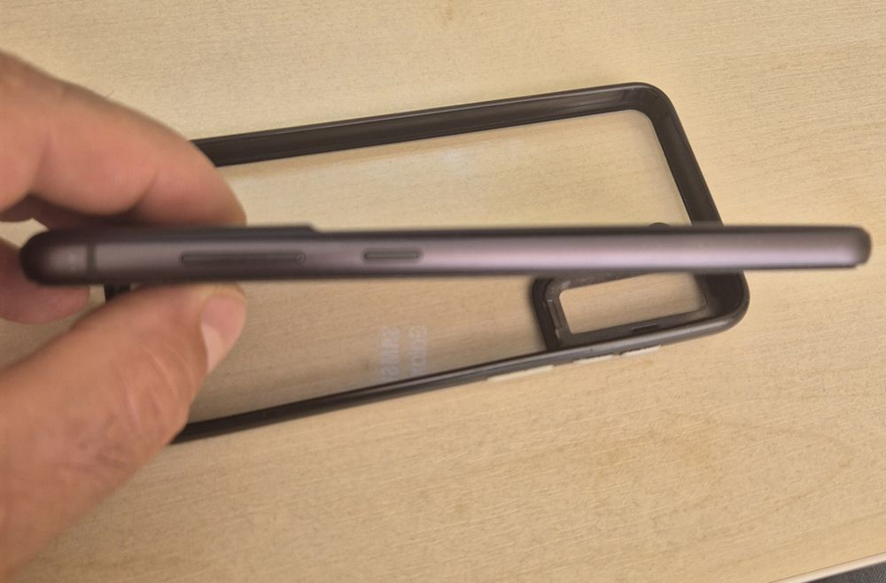 Продавам Samsung Galaxy S21 FE с 128GB вградена памет и 6GB RAM.