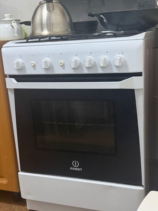 Продам газ плиту