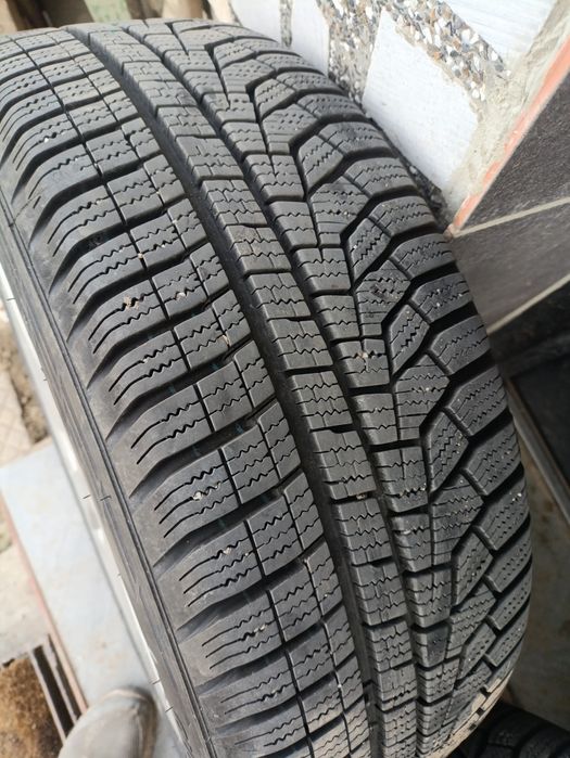 Зимни гуми HANKOOK,премиум клас,205/55/17.