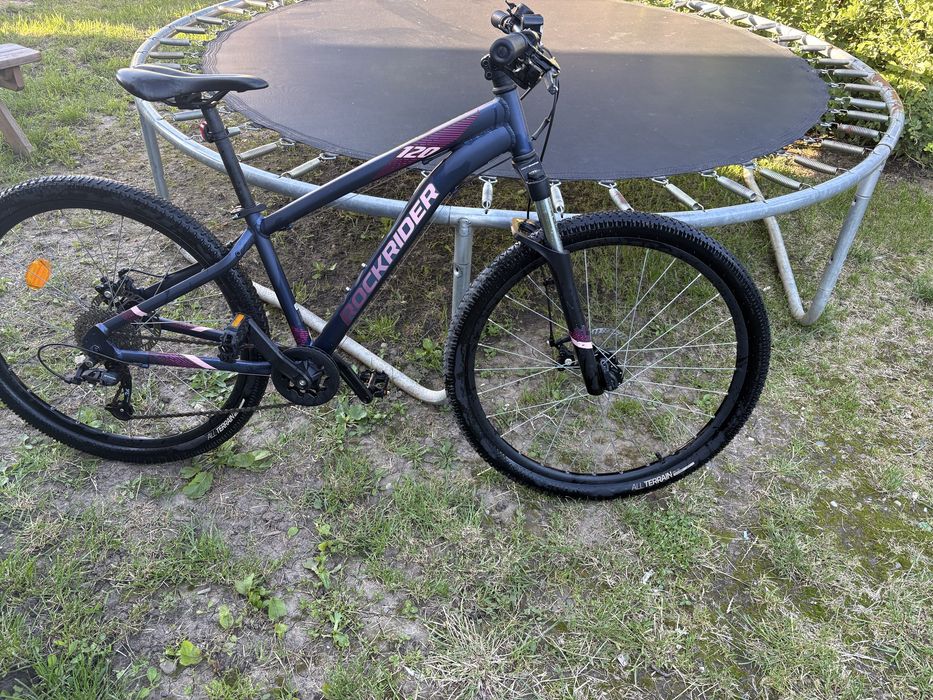 bicicletă Rockrider ST 120 cu cadru din aluminiu și roți de 27.5 inch.